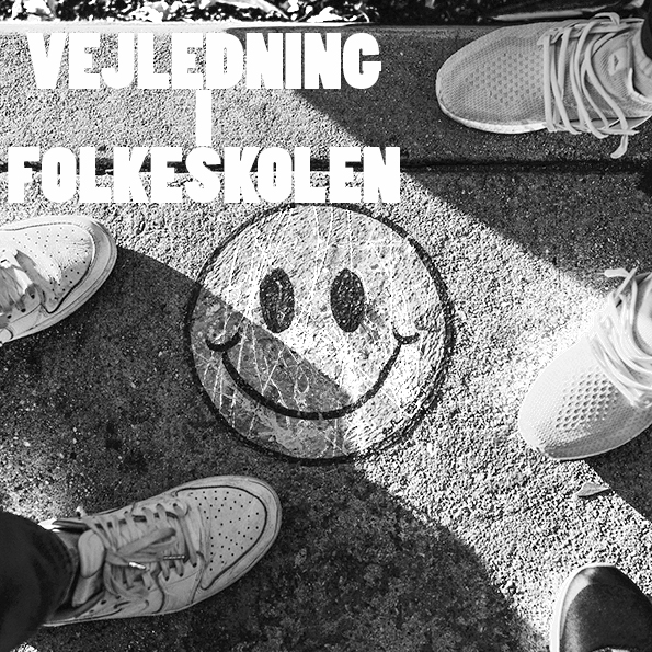 UU Vejledning i folkeskolen. Billedet viser en glad smiley påført teksten vejledning i folkeskolen..