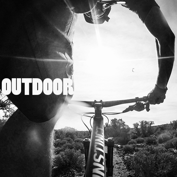Outdoor. Billede af cykelstyr påført teksten outdoor..