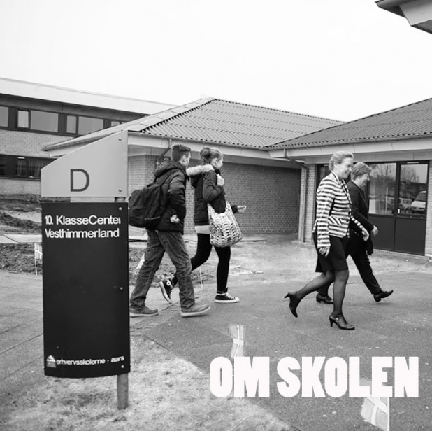 Om skolen. Billedet viser indgangen til 10. klassecenter Vesthimmerland påført teksten om skolen, anvendes som genvej..