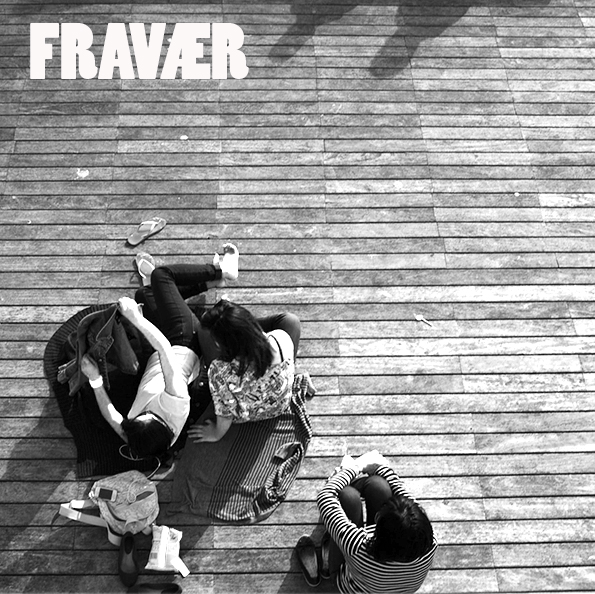 FRAVÆR. Billedet viser en gruppe unge påført teksten fravær, anvendes som genvej..